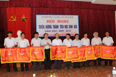 Hướng tới mục ti&ecirc;u &ldquo;Nh&agrave; gi&aacute;o mẫu mực, học sinh chăm ngoan, m&ocirc;i trường gi&aacute;o dục l&agrave;nh mạnh&rdquo;